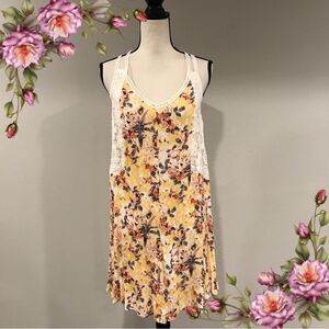 Midi floral dress with lace details